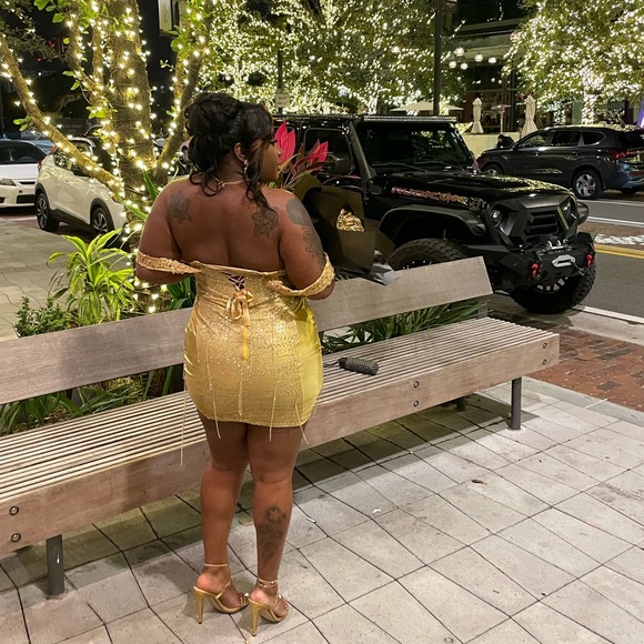 Gold glitter dress .Size large.worn only once.Corset back.Stretchy bottom - Picture 3 of 3